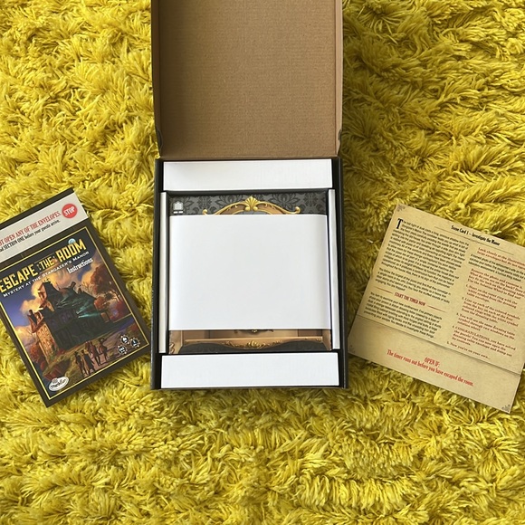 LIKE NEW - Escape The Room: Mystery at the Stargazer’s Manor - Picture 4 of 4